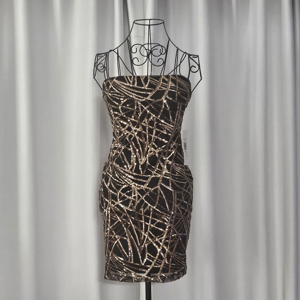 Jump Strapless Dress with Elegant Black and Gold Sequence Pattern